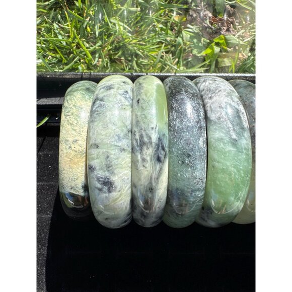 Lot of 16 Jade Bangle Bracelets - 730 grams - Vintage Jewelry Store Closeout Lot - Picture 6 of 9